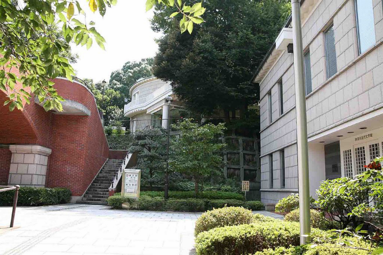県立神奈川近代文学館